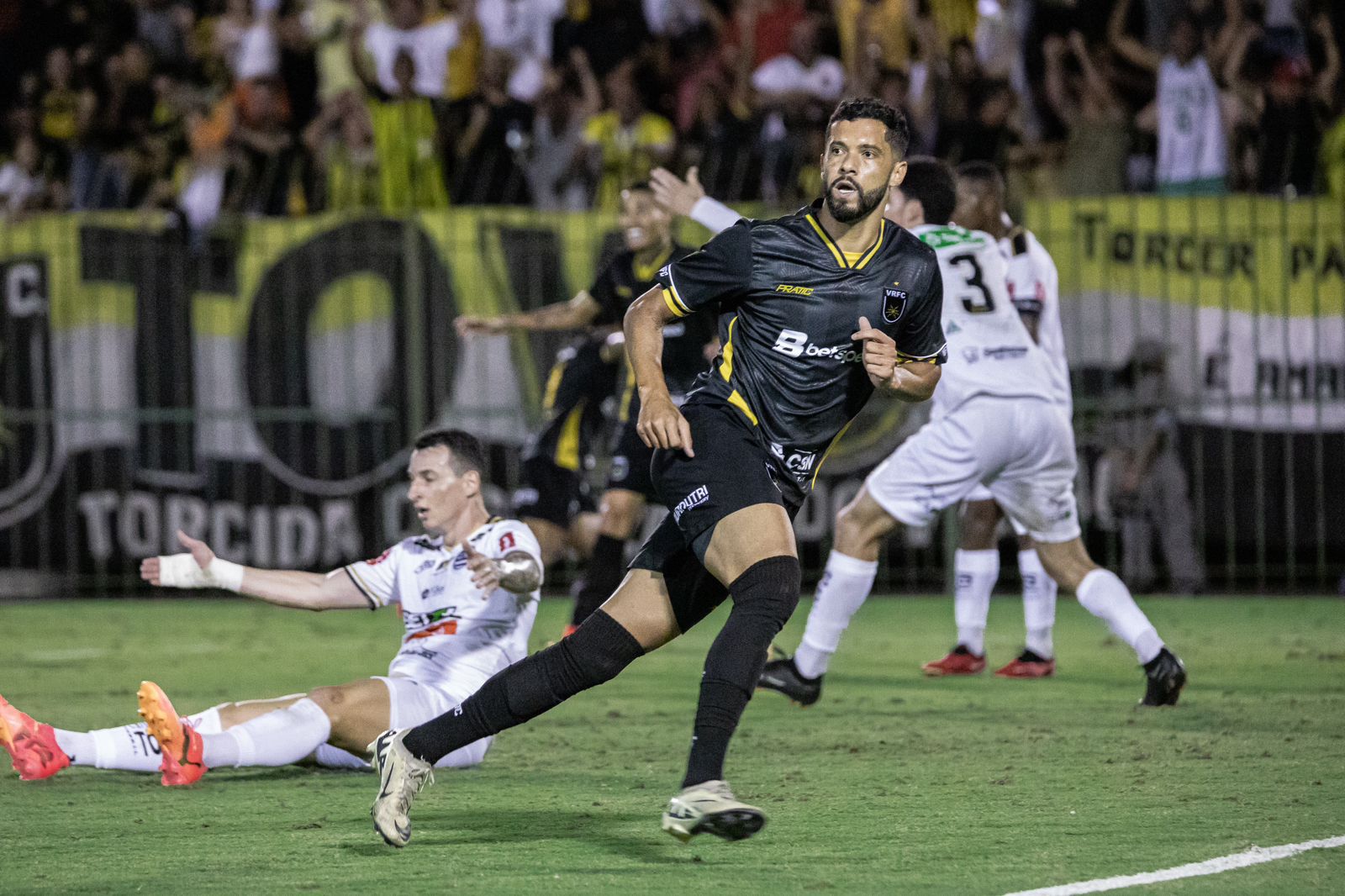 Volta-Redonda-bate-Athletic-na-decisão Série C