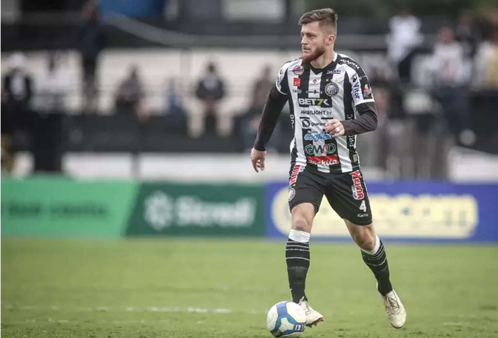 Especulado no Atlético-MG, zagueiro do Operário-PR reforça compromisso com o time paranaense