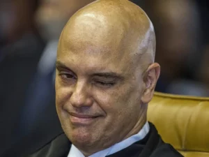 Vai voltar? Alexandre de Moraes cobra regularização após X pagar multa na conta errada