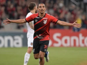 Cruzeiro monitora a situação de volante do Athletico-PR