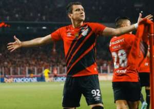 Atacante do Athletico volta a marcar após cinco meses