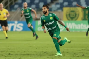 Clayson comemora parada para Data Fifa e confia em ascensão do Cuiabá na reta final