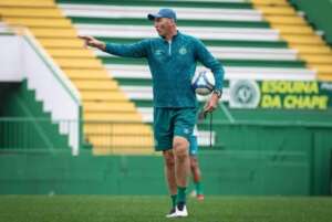 Dal Pozzo destaca coragem da Chapecoense após reação na Série B