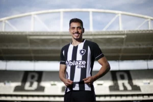 Botafogo abre negociação com meia Eduardo por renovação