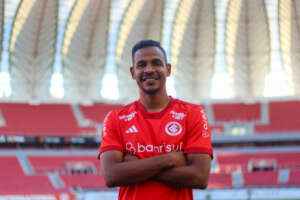 Volante tem lesão na panturrilha e pode desfalcar o Inter contra o Grêmio