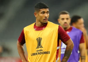 Athletico-PR consegue efeito suspensivo no STJD, mas lateral Fernando não encara o Corinthians