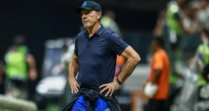 Renato dispara contra a arbitragem após derrota do Grêmio: 'A regra do futebol é a bagunça'