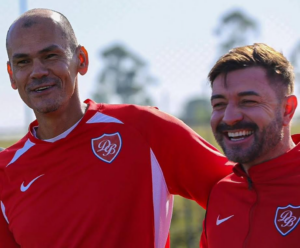 Com um a menos, Desportivo Brasil do técnico Fábio Toth arranca empate de forma heróica