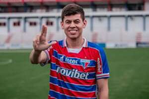 Volante do Fortaleza reforça desejo de renovar com o clube: 