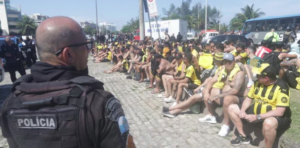 Polícia mantém 22 uruguaios presos por confusão no Rio