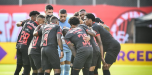 Treinador do Red Bull Bragantino realiza treinamento com garotos da base