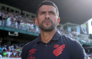 Treinador do Athletico exalta torcida após dois meses sem vitória