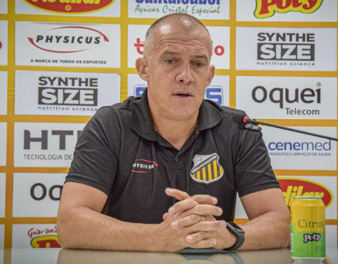 Nelsinho e Eduardo Baptista têm posições diferentes sobre a Bola de Ouro