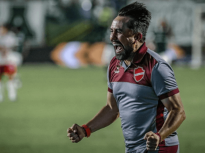 Série B: Técnico do Vila Nova celebra vitória no clássico: 