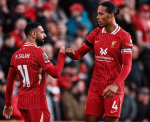 INGLÊS: Liverpool bate Chelsea com gols de Salah e Curtis Jones e retoma a liderança