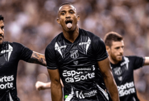 Ceará 2 x 1 Paysandu - Artilheiro marca e Vozão cola no G-4