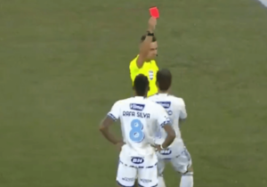 Cruzeiro promete 'multa severa' a Rafa Silva após expulsão recorde