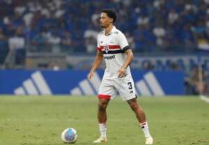 Lateral europeu do São Paulo deve receber nova chance como titular contra o Criciúma