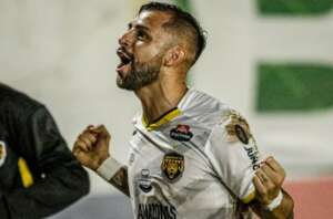 Volante paraguaio do Amazonas destaca grande fase na Série B