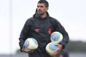 Athletico-PR terá mudanças no sistema defensivo para enfrentar o Corinthians