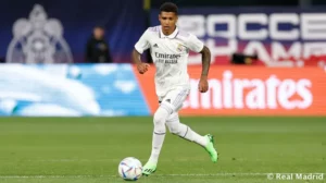 Ex-Real Madrid e Inter descobre em exame de DNA que não é pai da criança para quem fez uma tatuagem