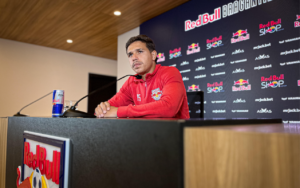 Volante do Red Bull Bragantino exalta volta de confiança após empate com o Palmeiras. VEJA VÍDEO!