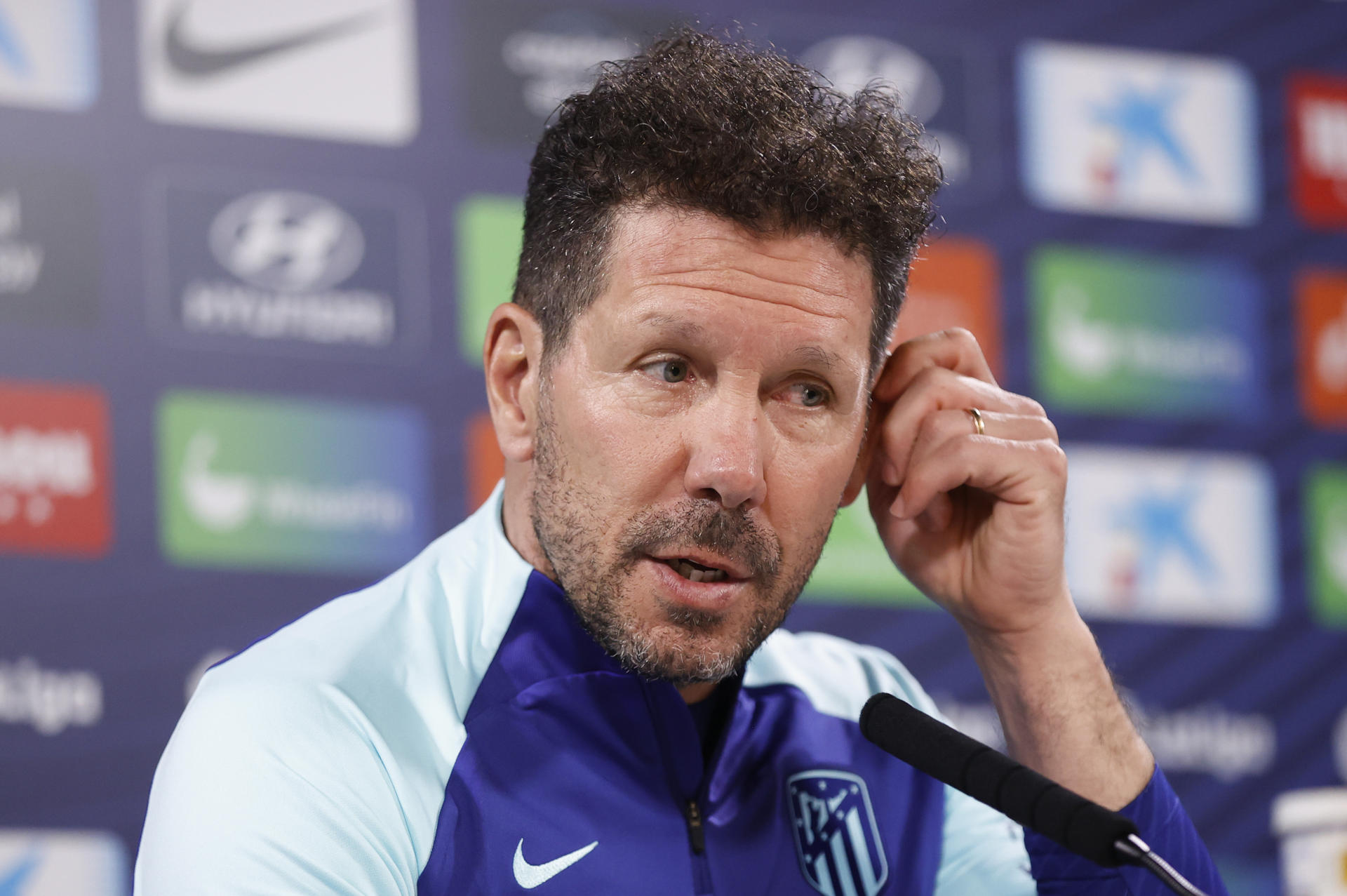 Simeone defende punição a jogadores que provocam os torcedores nos estádios