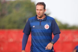 Vila Nova demite técnico após perder invencibilidade em casa na Série B e contrata substituto