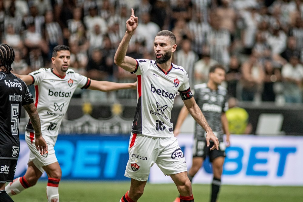 Vitória tem reforço de 'zagueiro artilheiro' para tentar se livrar do Z-4 (Foto: Victor Ferreira / EC Vitória)