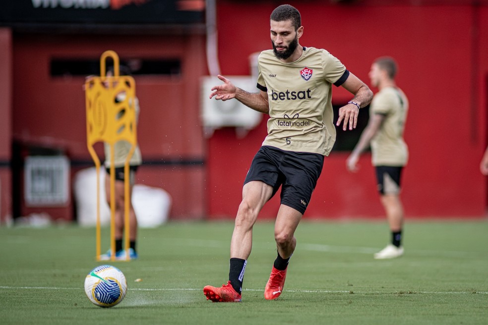 Vitória terá mudança para enfrentar o Fluminense e Carpini esconde substituto de Wagner Leonardo (Foto: Victor Ferreira/EC Vitória)