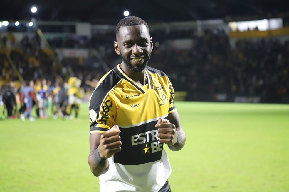 Bolasie chama atenção de vários times do futebol brasileiro (Foto: Celso da Luz | Criciúma E.C.)