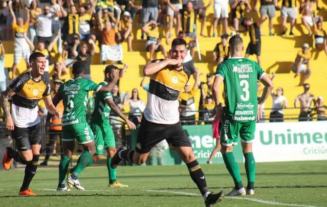 Wilker Ángel iniciou transição física no Criciúma