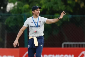 Multicampeão da Libertadores tenta tirar técnico do São Paulo