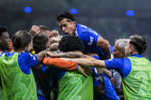 Cruzeiro 2 x 1 Criciúma - Raposa vence a 1ª com Diniz no Brasileirão