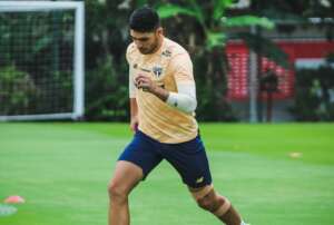 Michel Araújo treina com bola no São Paulo e clube completa exames