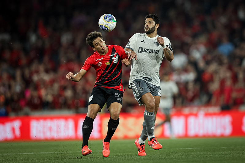 Athletico-PR aproveita jogo atrasado, vence Atlético-MG e sai do Z-4