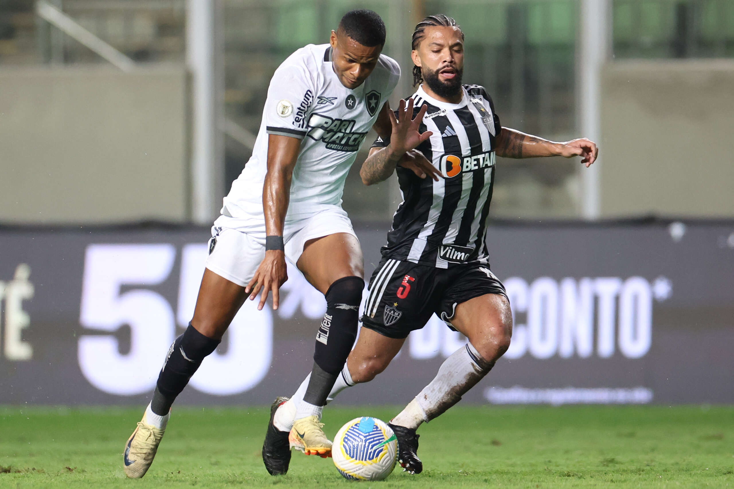 Botafogo ou Atlético-MG. Quem leva a Libertadores?