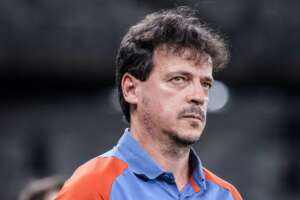 Dono da SAF do Cruzeiro mantém apoio a Diniz após críticas