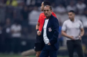 Presidente do Corinthians banca Ramón Díaz para o Paulistão