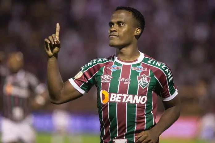 Arias em campo pelo Fluminense