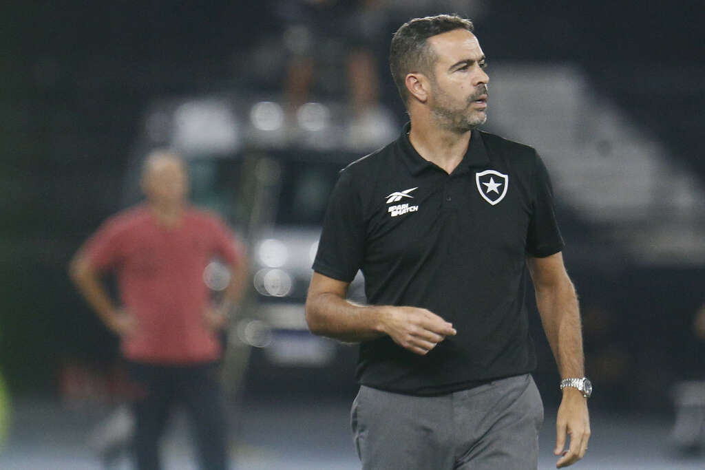Botafogo não vai ‘tirar o pé’, garante o técnico Artur Jorge