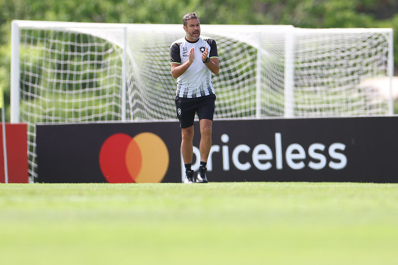 Artur Jorge promete Botafogo focado na decisao da Libertadores