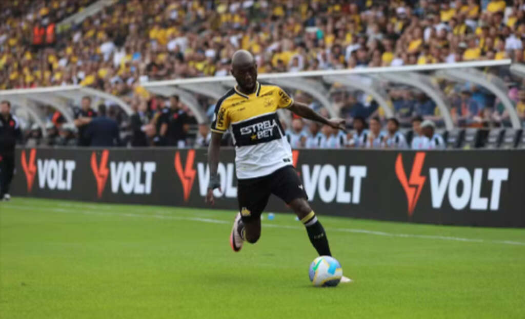 Atacante do Criciúma é afastado por indisciplina e não enfrenta o Fluminense