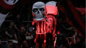 Xô Satanás derruba a Ligga Arena com o '666 da Besta'