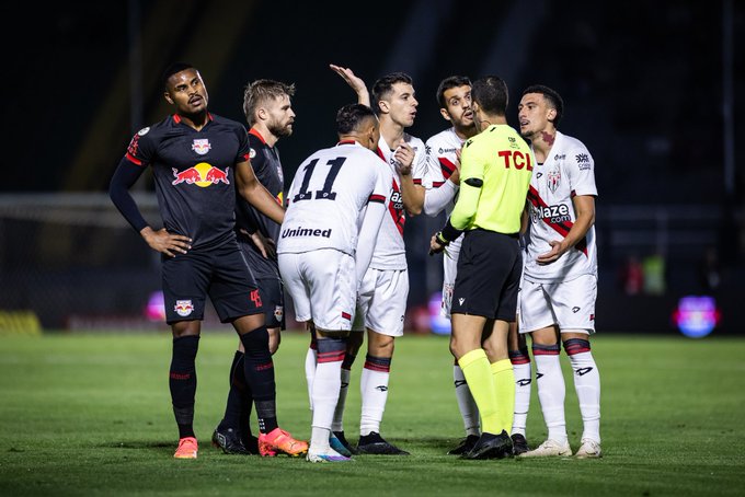 Atletico GO e Red Bull Bragantino se enfrentam no Brasileirao