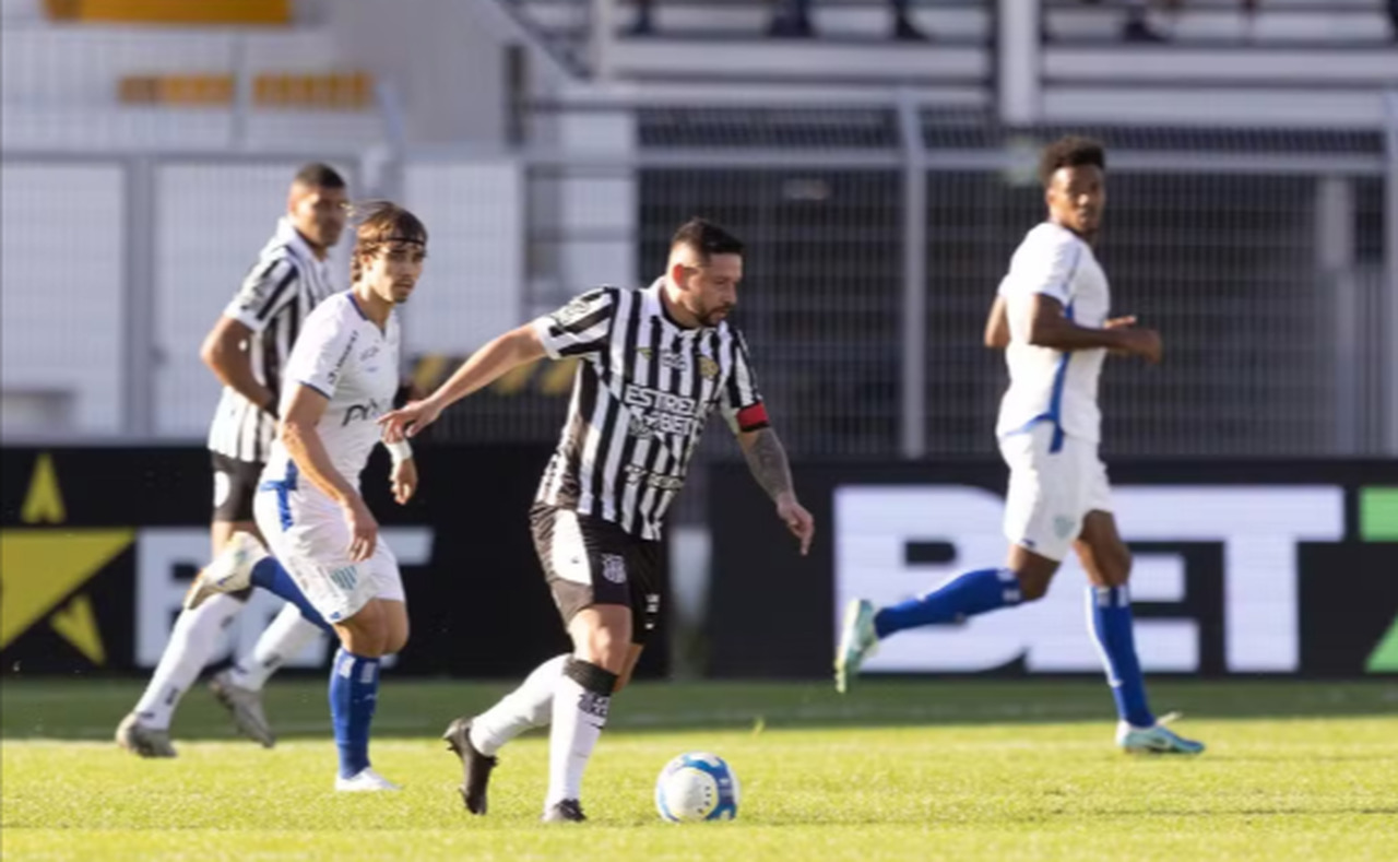 Avai e Ponte Preta se enfrentam na Serie B