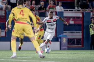 Brusque 0 x 1 Botafogo-SP - Pantera vence no apagar das luzes e respira