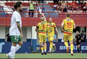 BLOG DO ARI -  Guarani na lanterna da Série B após derrota