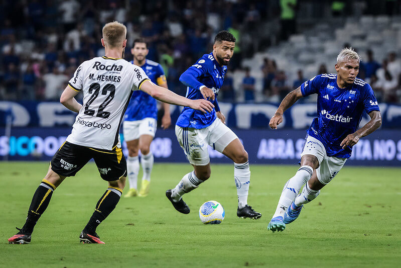 CRUZEIRO VENCE