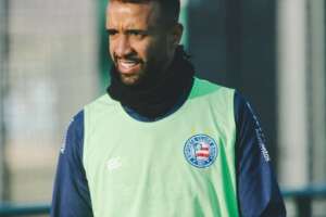 Jogador do Bahia nega caso de ex com funcionário de Ceni